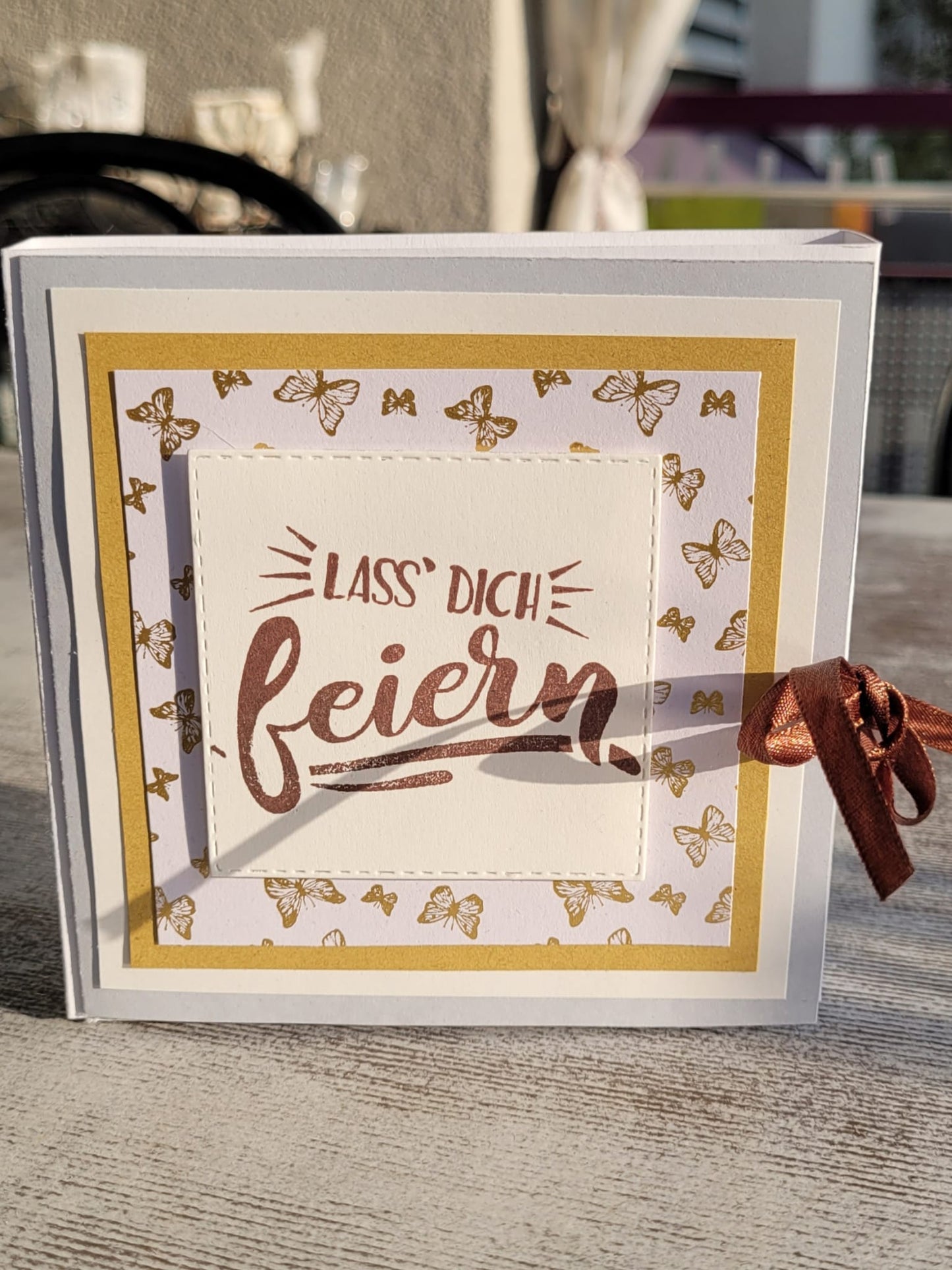 Kartenbox mit Teelichtbotschaft Lass Dich Feiern