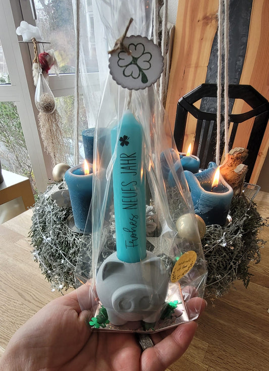 Kerzenhalter-Schwein zum Neujahr (verschiedene Varianten)